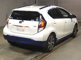 TOYOTA AQUA 2015