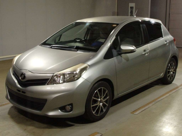 TOYOTA VITZ 2012