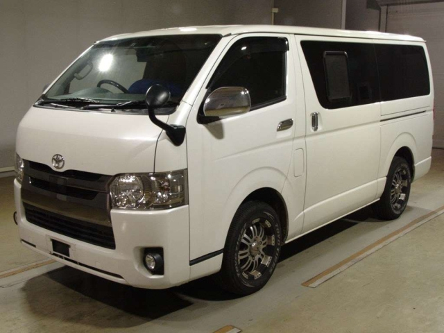 TOYOTA HIACE VAN 2018