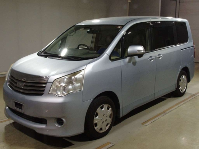 TOYOTA NOAH 2012