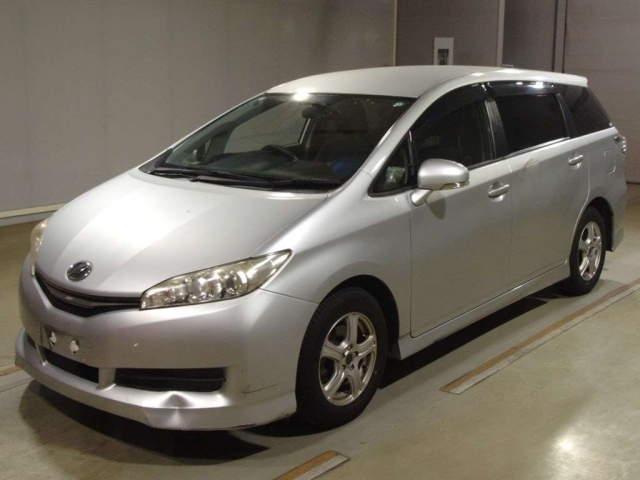 TOYOTA WISH 2013
