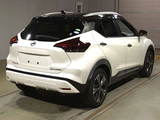 NISSAN KIX 2021