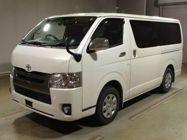 TOYOTA HIACE VAN 2018