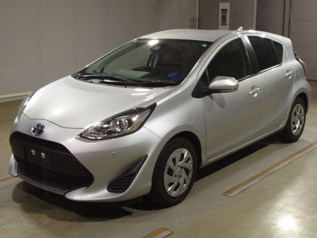 TOYOTA AQUA 2021