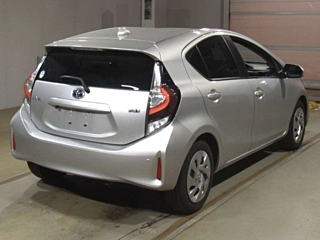 TOYOTA AQUA 2021