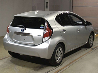 TOYOTA AQUA 2016