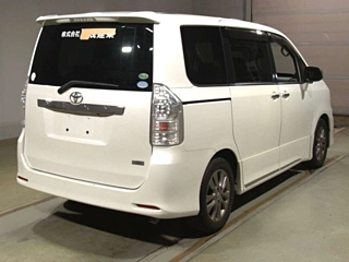 TOYOTA VOXY 2012