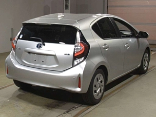 TOYOTA AQUA 2021