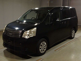 TOYOTA NOAH 2013