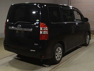 TOYOTA NOAH 2013