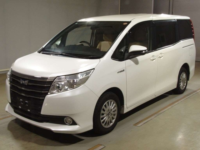 TOYOTA NOAH 2014