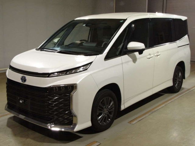 TOYOTA VOXY 2023