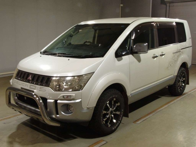 MITSUBISHI DELICA D5 2009