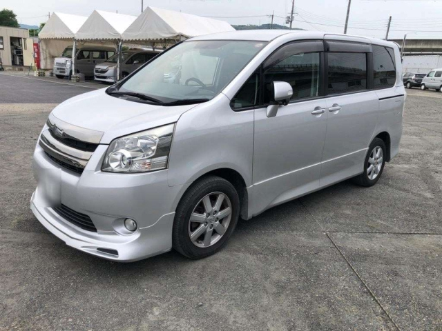 TOYOTA NOAH