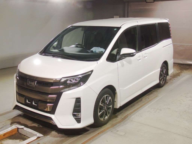 TOYOTA NOAH 2018
