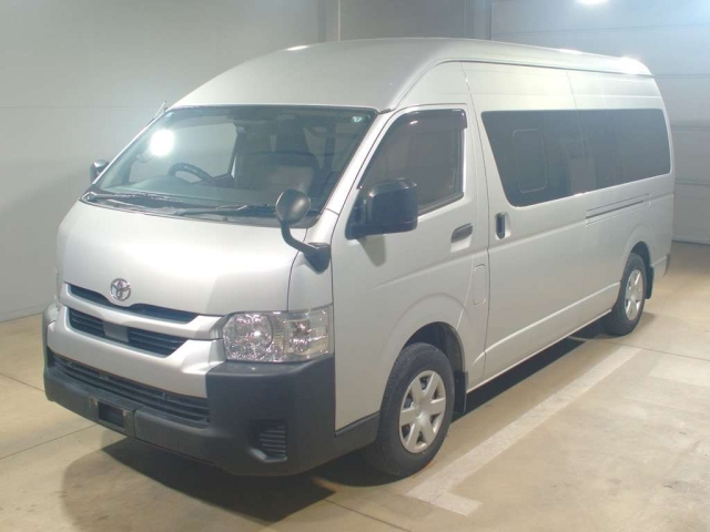 TOYOTA HIACE VAN 2021
