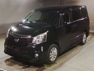 TOYOTA NOAH 2013