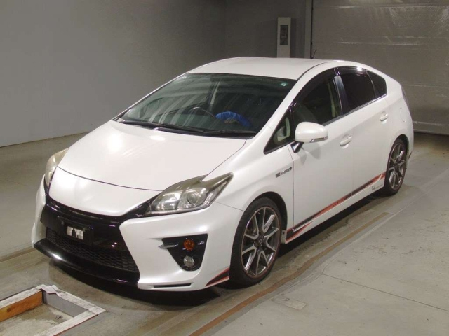 TOYOTA PRIUS 2013