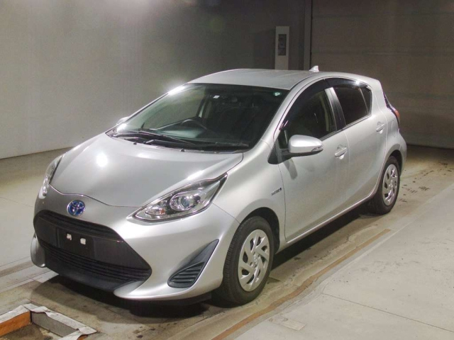 TOYOTA AQUA 2017