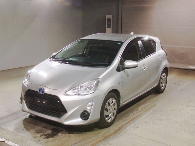 TOYOTA AQUA 2015