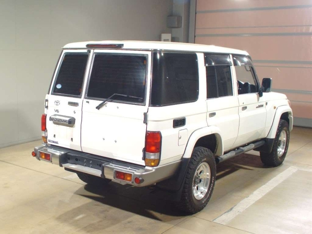 TOYOTA LAND CRUISER 2015