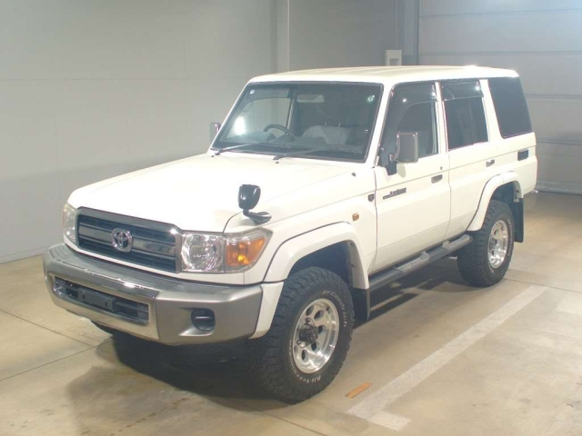 TOYOTA LAND CRUISER 2015