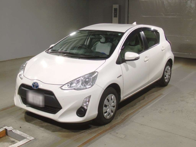 TOYOTA AQUA 2017