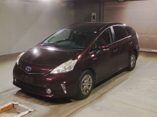 TOYOTA PRIUS ALPHA 2014