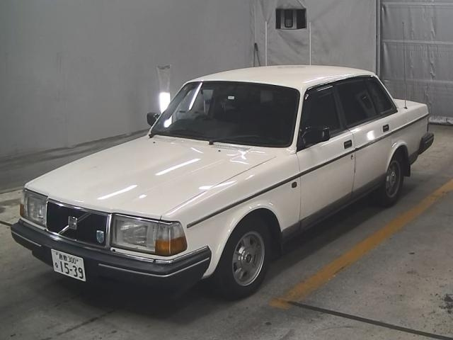 VOLVO 240 SERIES 2021