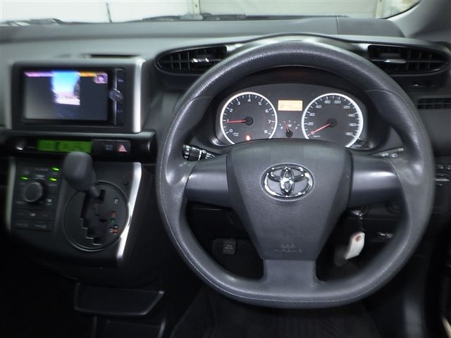 TOYOTA WISH 2013