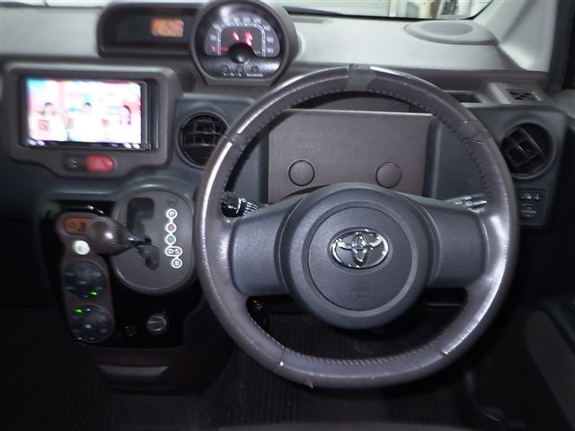 TOYOTA SPADE 2013