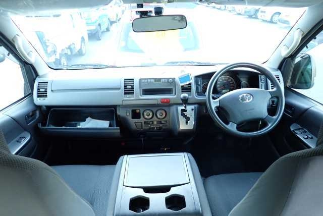 TOYOTA HIACE VAN 2013