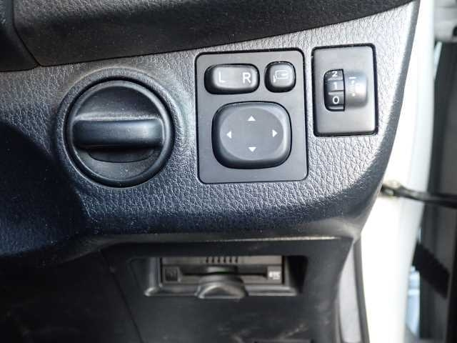 TOYOTA VITZ 2017