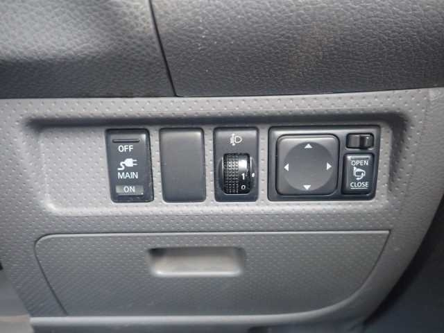 NISSAN AD 2012