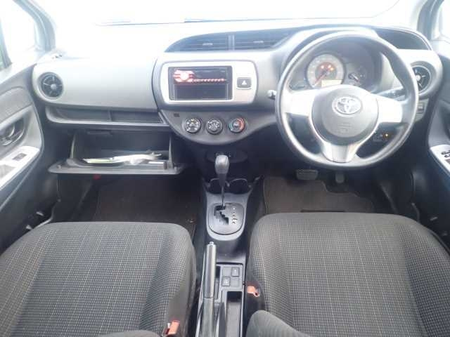 TOYOTA VITZ 2015