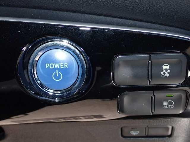 TOYOTA PRIUS 2017