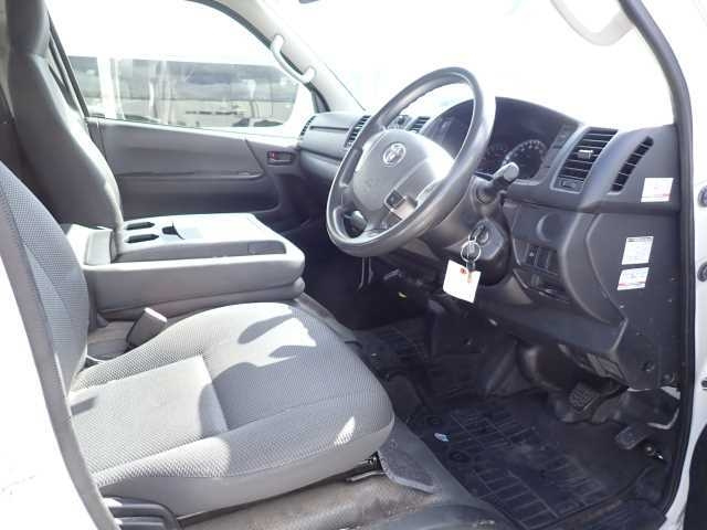 TOYOTA HIACE VAN 2018