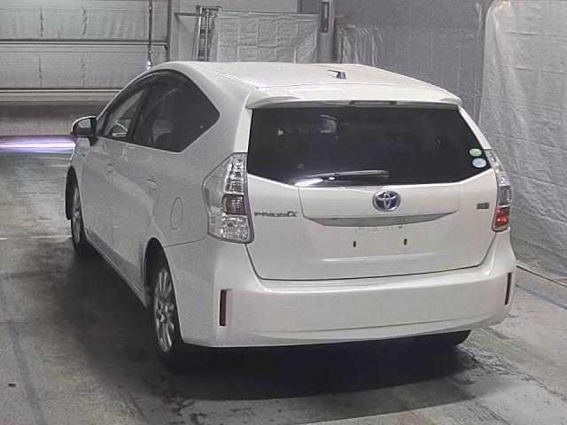 TOYOTA PRIUS ALPHA 2013
