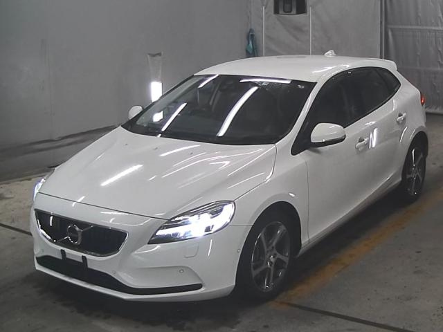 VOLVO V40 2019