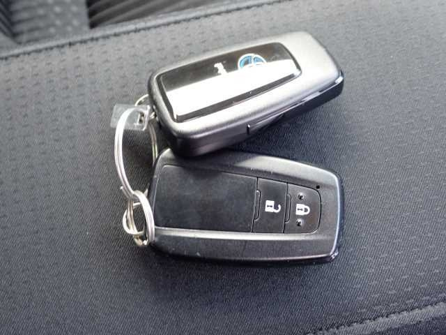 TOYOTA PRIUS 2017