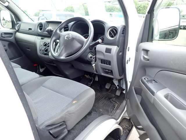 NISSAN CARAVAN VAN 2017
