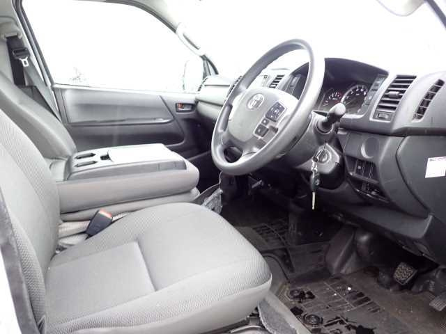 TOYOTA HIACE VAN 2021