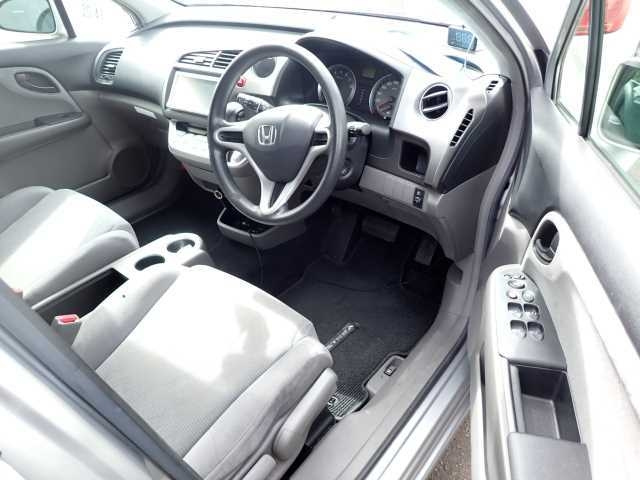 HONDA STREAM 2011
