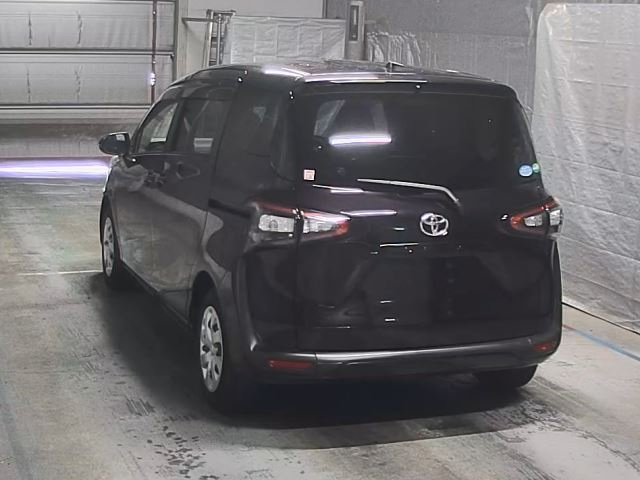 TOYOTA SIENTA 2017