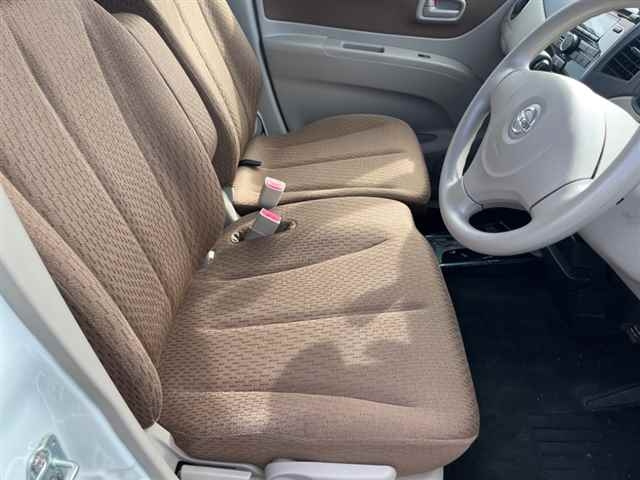 NISSAN ROOX 2010