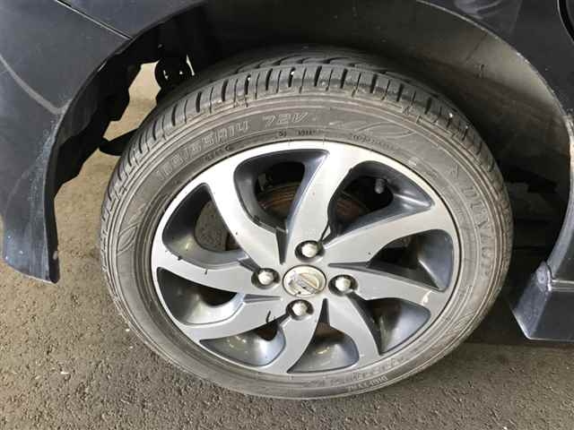 NISSAN ROOX 2011