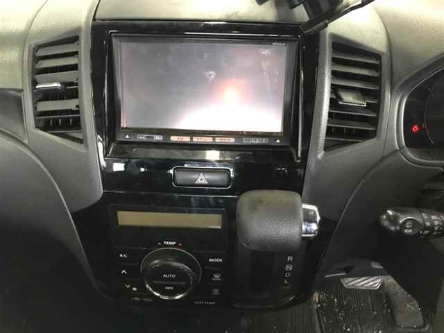 NISSAN ROOX 2011