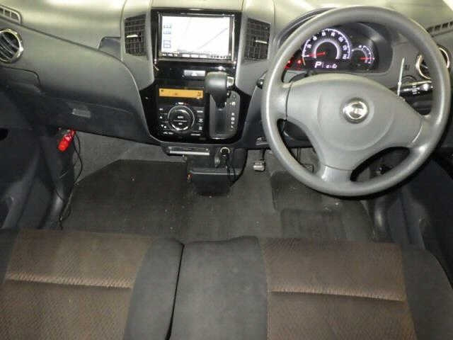 NISSAN ROOX 2013