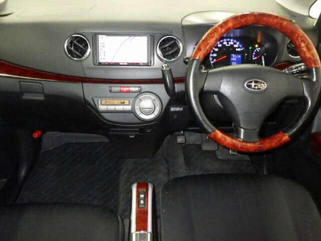 SUBARU LUCRA 2011