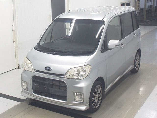 SUBARU LUCRA 2011